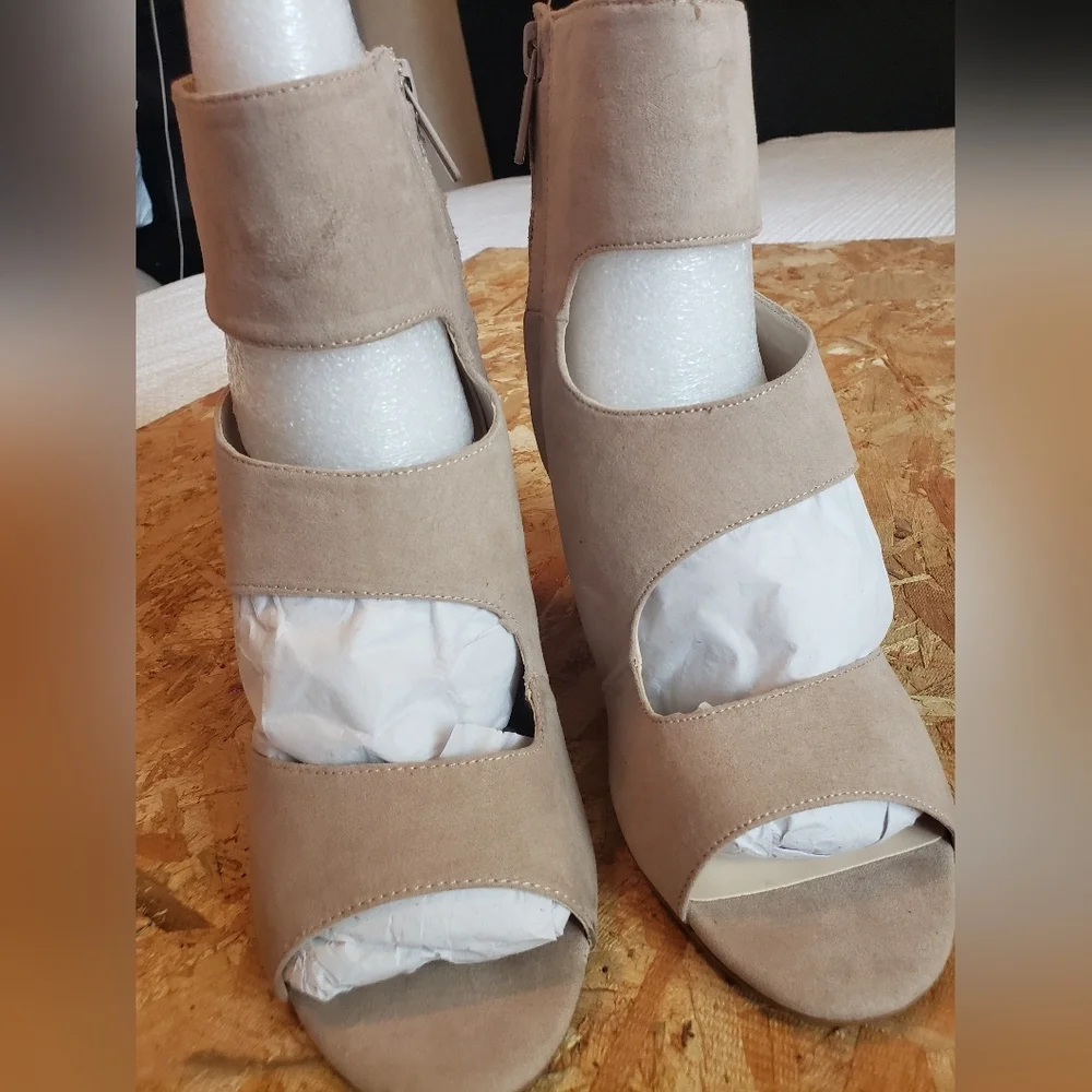 NEW TORRID SANDALS HEELS - Picture 3 of 7